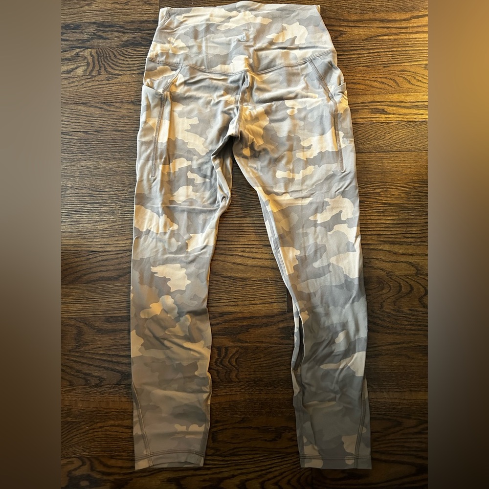 Lululemon Tan Camo crop leggings, size 8